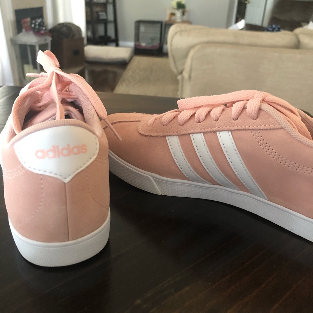 NEW adidas women’s sneaker